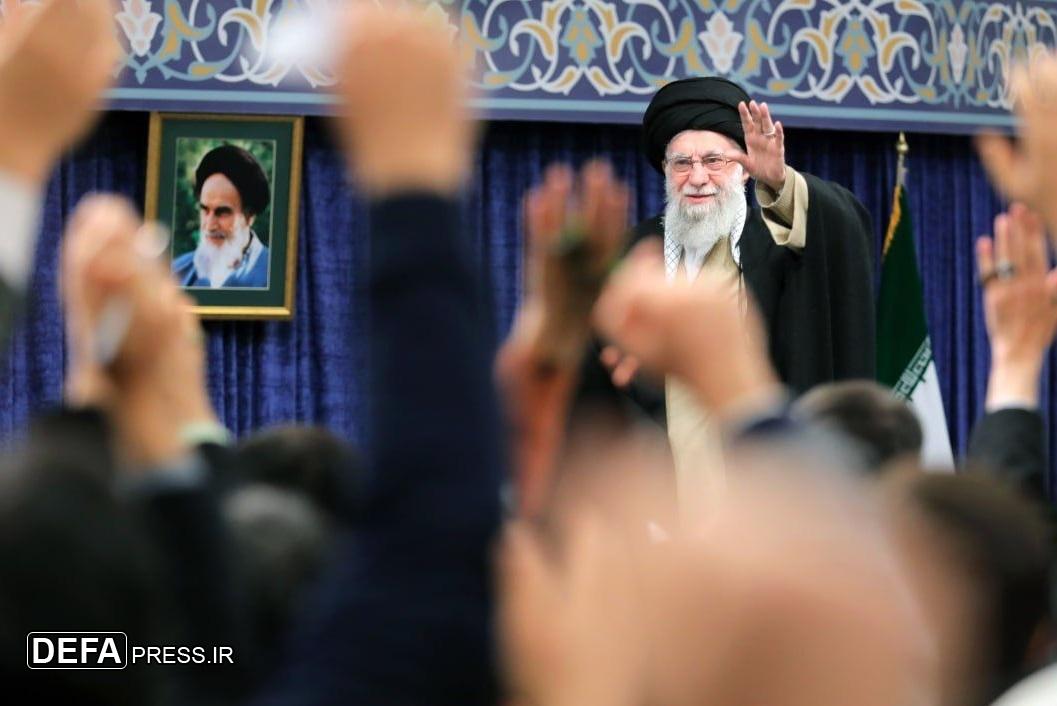 آغاز دیدار مردم قم با امام خامنهای آغاز دیدار مردم قم با امام خامنهای