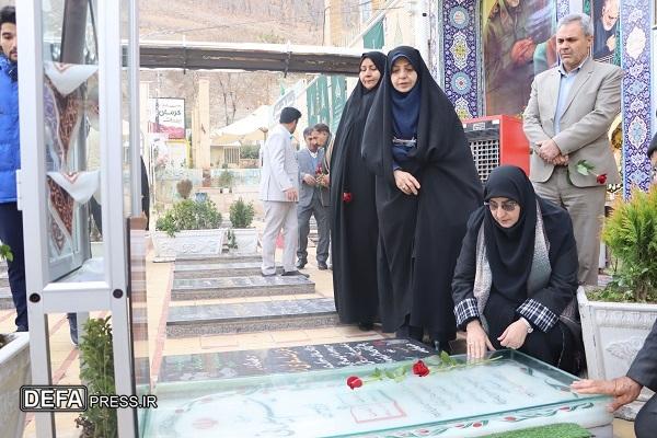 ادای احترام، معاون آموزش ابتدایی وزیر آموزش و پرورش ‌‌به مقام شهید سپهبد حاج قاسم سلیمانی+تصاویر