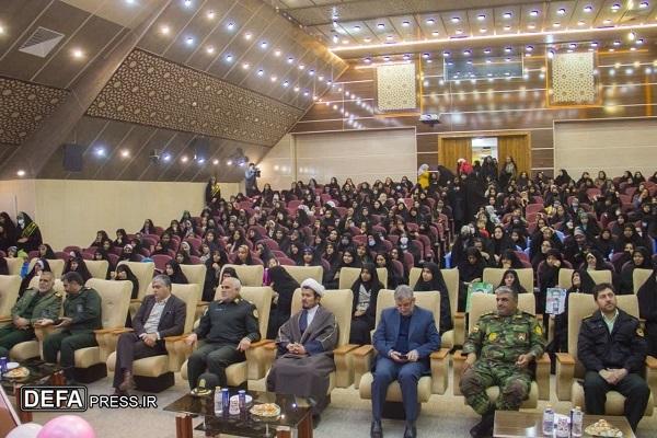 کانون خانواده‌ها مورد هدف جنگ نرم فرهنگی دشمن است