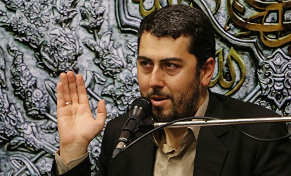 فیلم/ شعر خوانی احمد بابایی در وصف حضرت امیر المومنین (ع)