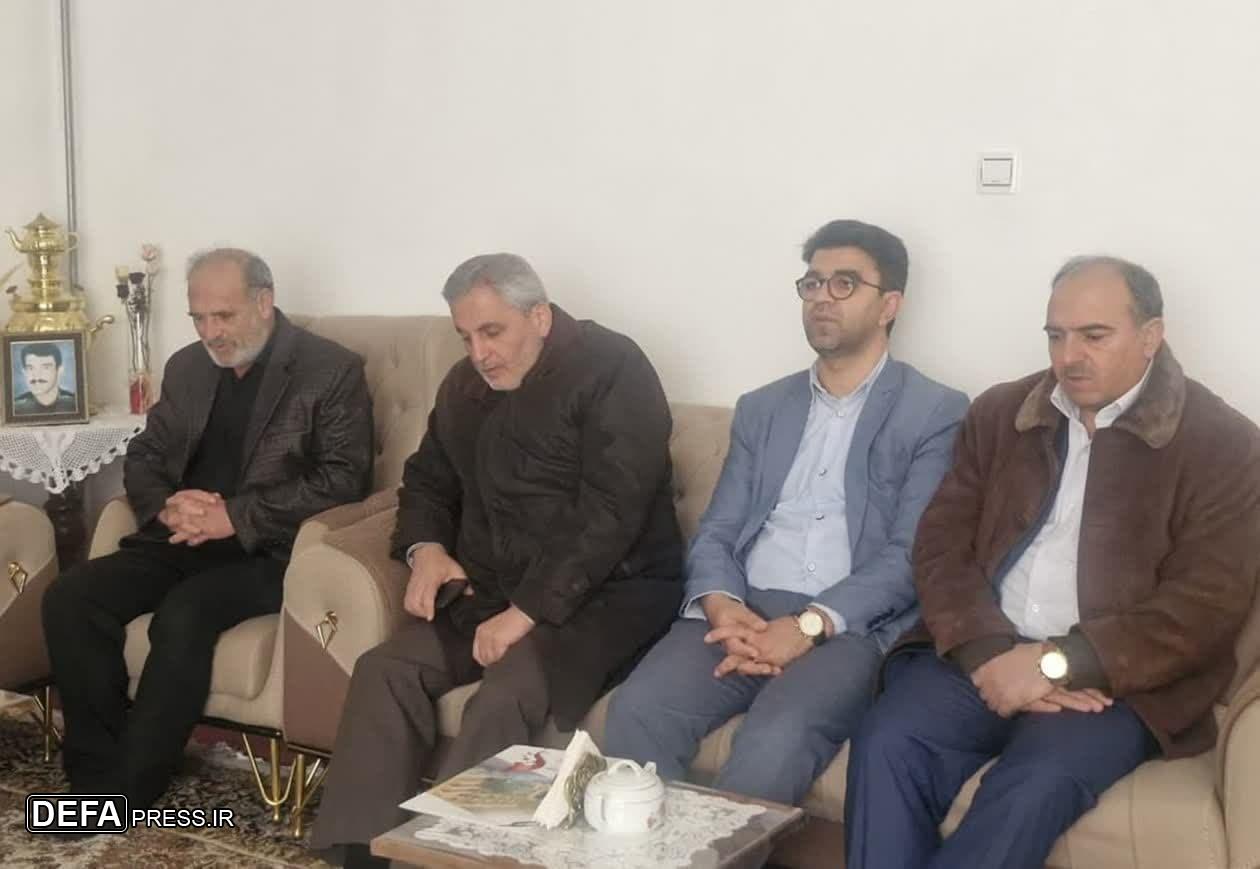 دیدار صمیمی «سلمانی» با دو همکار ایثارگرِ بازنشستۀ بنیاد شهید و دو جانباز در هریس