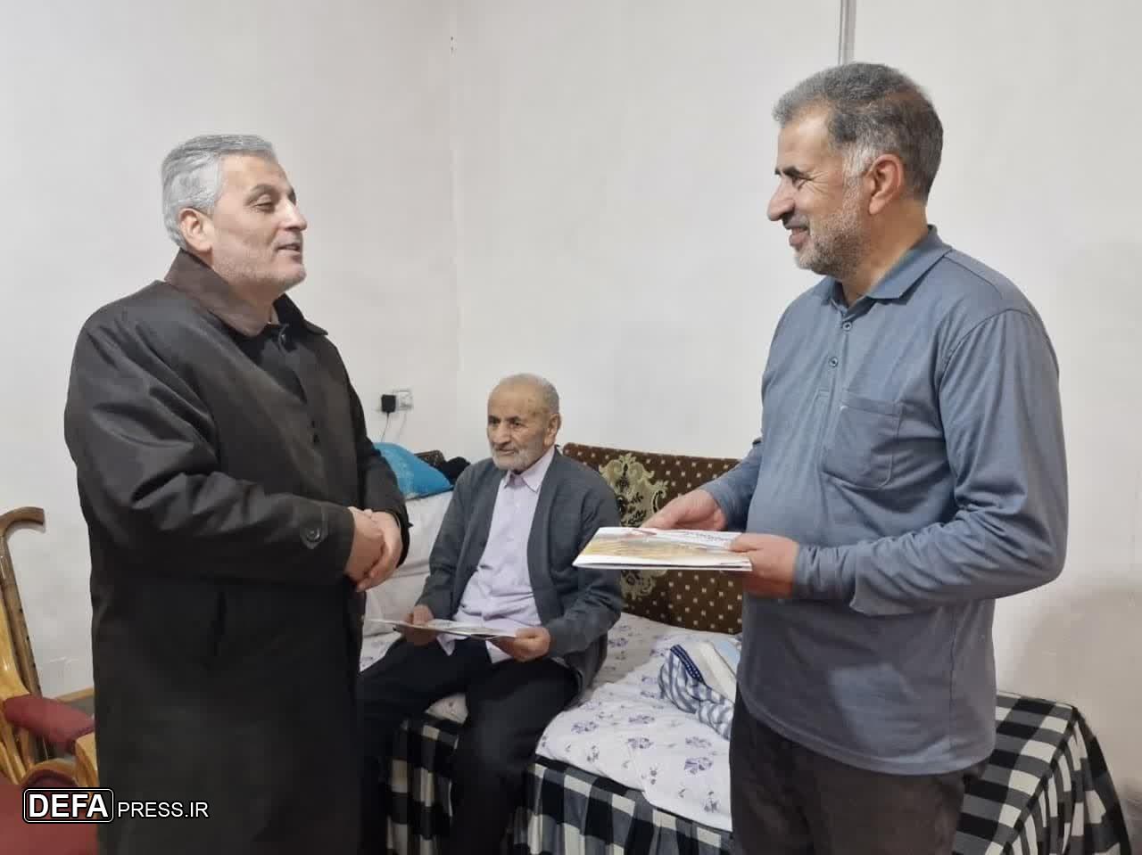 دیدار صمیمی «سلمانی» با دو همکار ایثارگرِ بازنشستۀ بنیاد شهید و دو جانباز در هریس