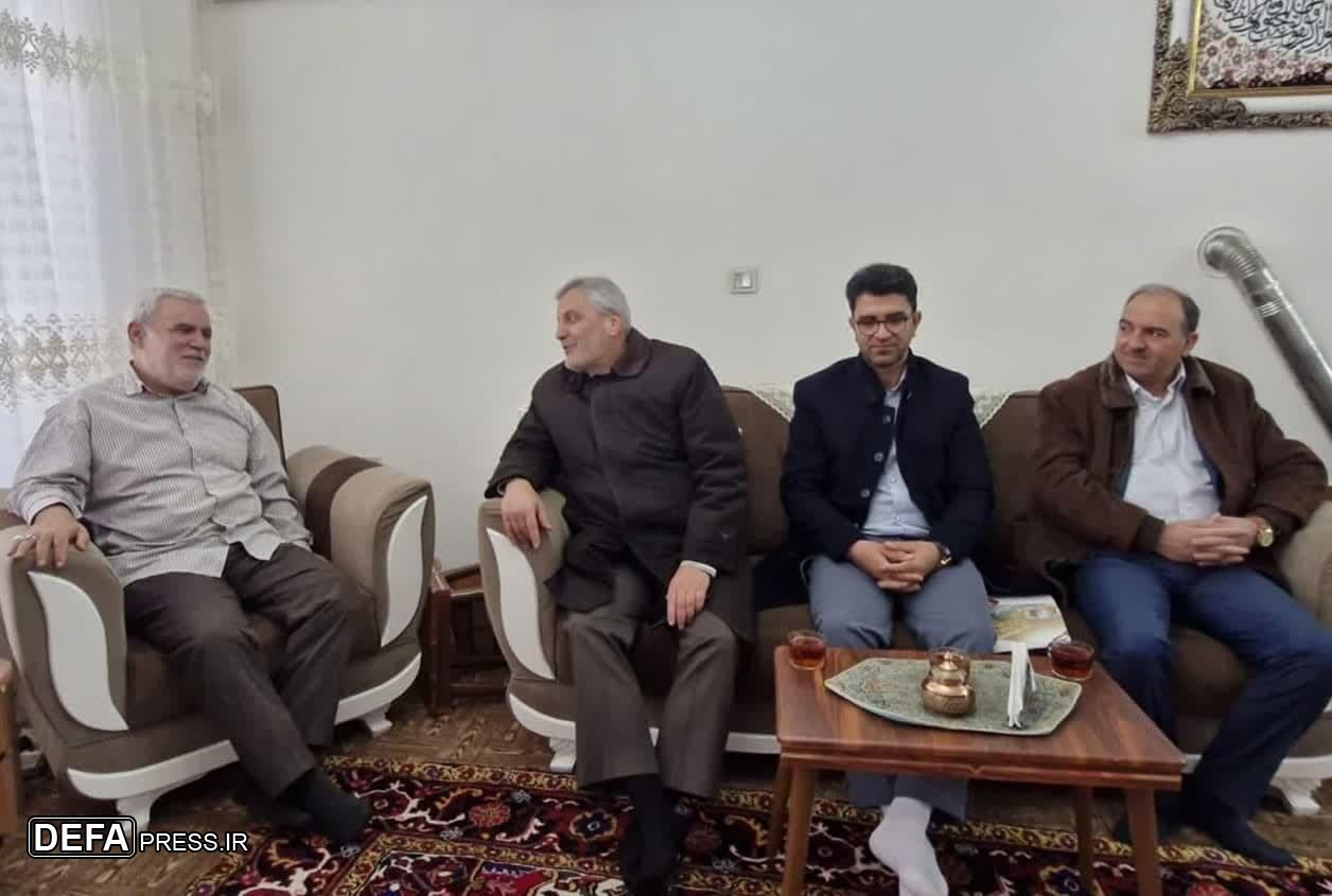 دیدار صمیمی «سلمانی» با دو همکار ایثارگرِ بازنشستۀ بنیاد شهید و دو جانباز در هریس