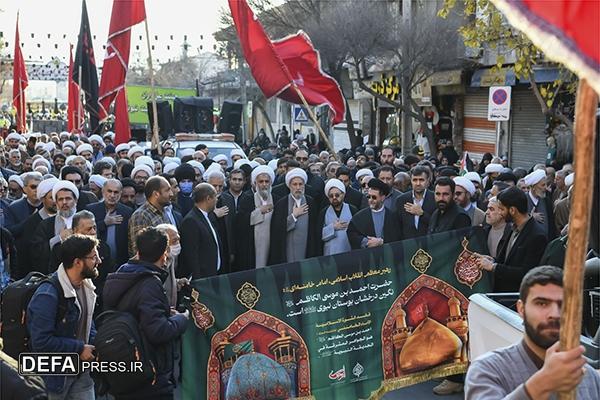 مراسم سوگواری و حرکت دسته‌های عزاداری در سوگ شهادت شاهچراغ