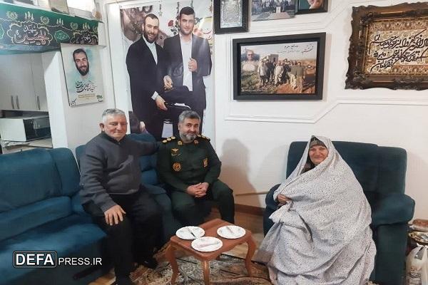 دیدار فرمانده سپاه رشت با مادر شهید مدافع‌حرم سیرت‌نیا 