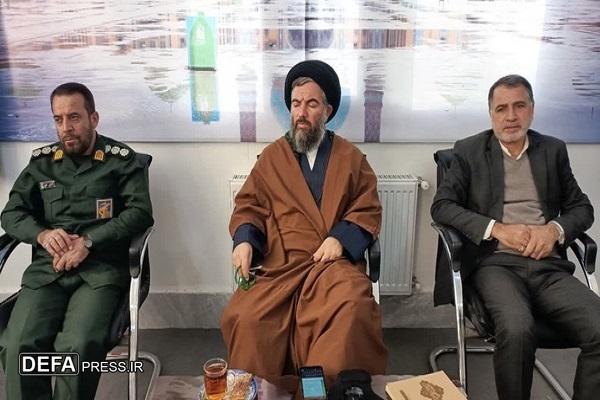 مسئولان باید برنامه‌های فرهنگی را در مساجد اجرا کنند