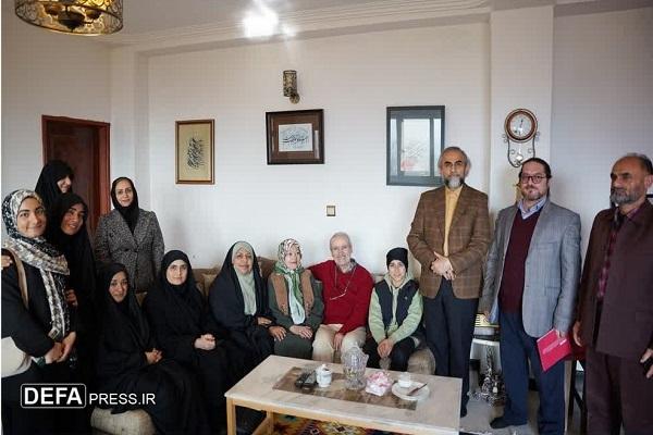دیدار هنرمندان ادبیات پایداری مازندران با «مرتضی سرهنگی»+ تصاویر