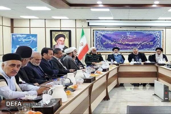 دشمن به هر دری می‌زند تا اتحاد اقوام را تضعیف کند
