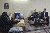 دیدار وزیر علوم با مادر شهیدان رئیسی و کاوه