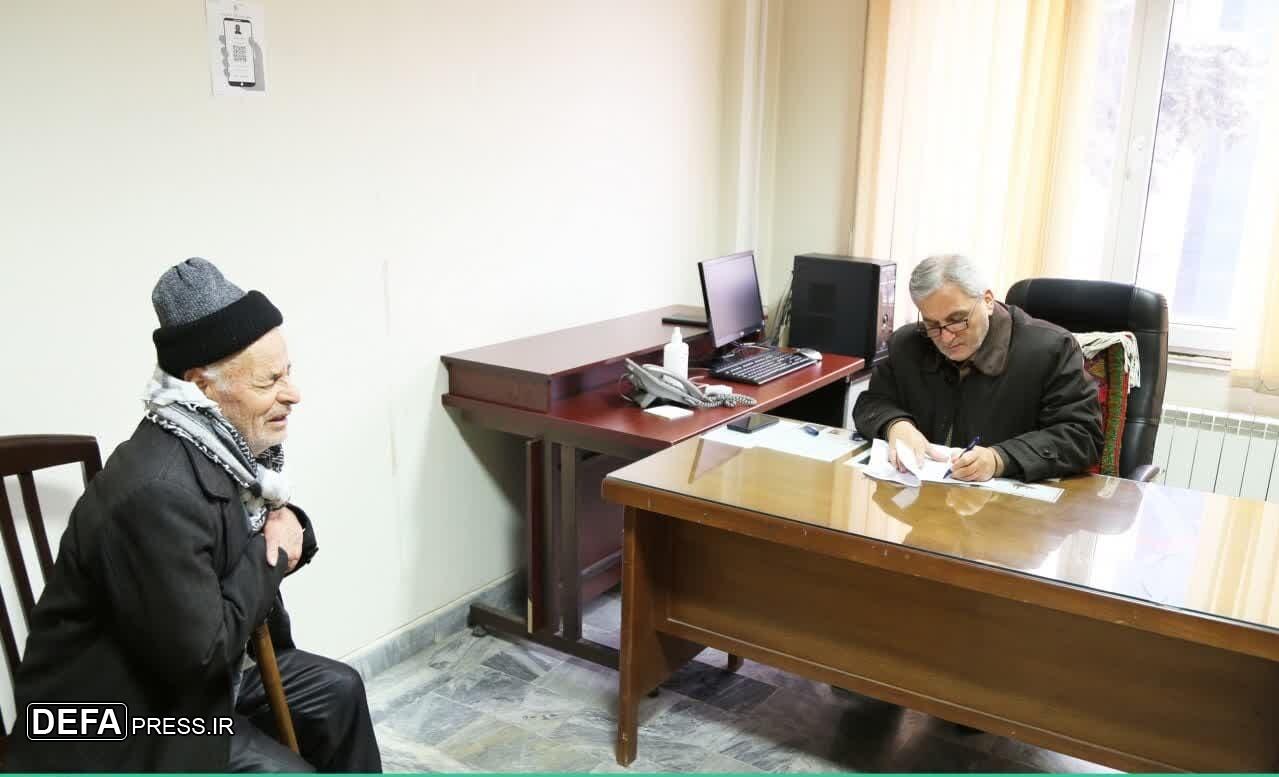دریافت 31 درخواست از ایثاگران در ملاقات مردمی «سلمانی» در میز خدمتِ هفتگی بنیاد شهید آذربایجان‌شرقی