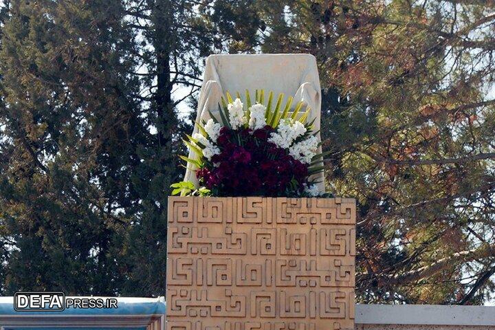 جایگاه سخنرانی امام خمینی (ره) در بهشت زهرا گلباران شد