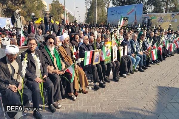 جایگاه سخنرانی امام خمینی (ره) در بهشت زهرا گلباران شد