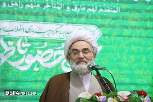 ایمان و رهبری و مردم اساس پیروزی انقلاب اسلامی بود