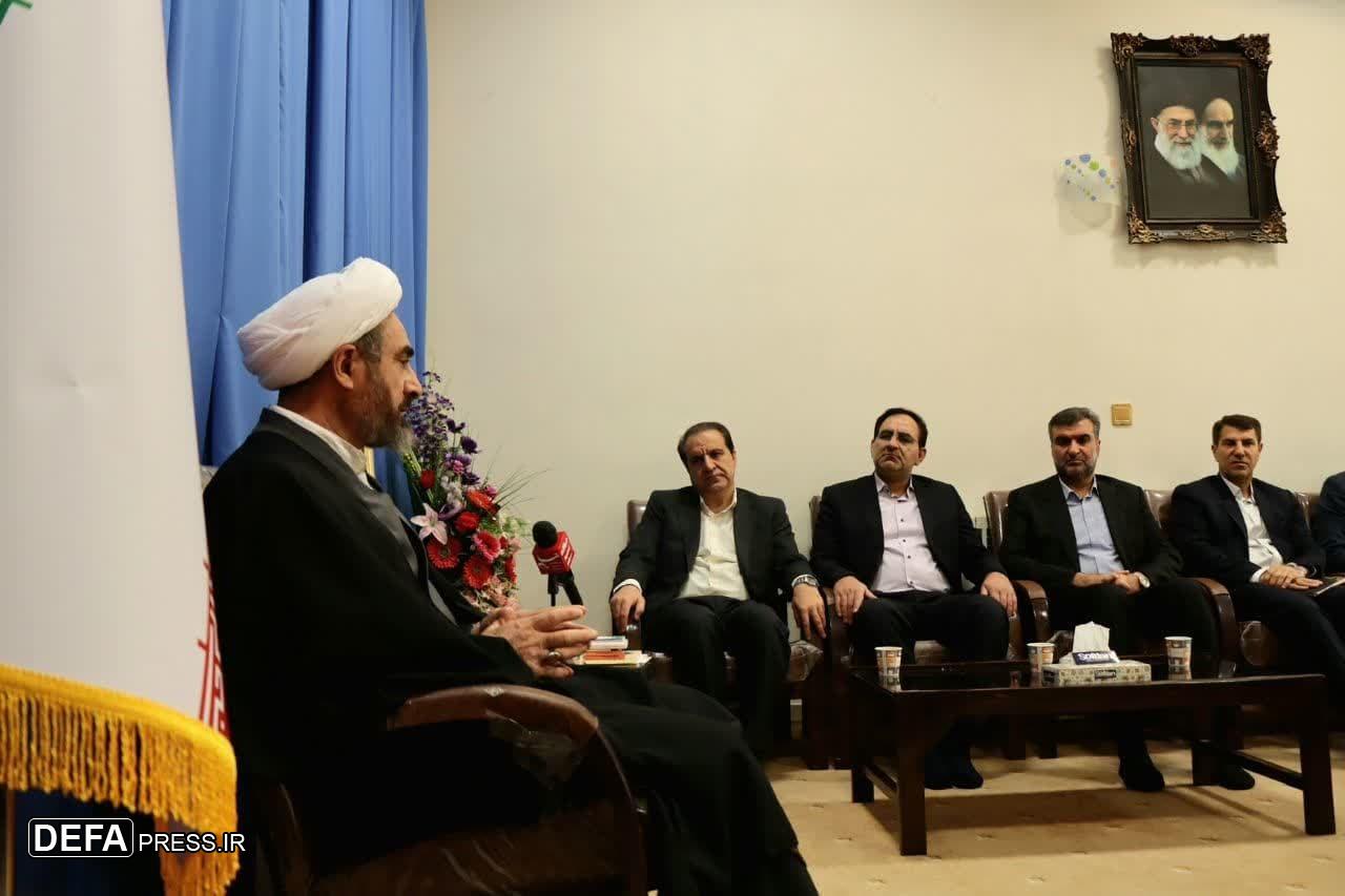 تبیین دستاورد‌های انقلاب راه مقابله با سیاه نمایی دشمن است