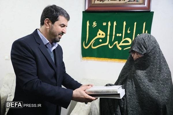 دیدار استاندار همدان با خانواده شهیدان «دیباج» +تصاویر