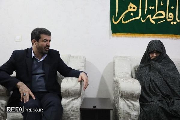 دیدار استاندار همدان با خانواده شهیدان «دیباج» +تصاویر