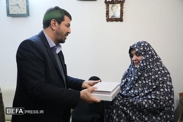 دیدار استاندار همدان با خانواده شهید «سنایی» + تصاویر