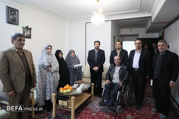 دیدار استاندار همدان با خانواده شهید «سنایی» + تصاویر