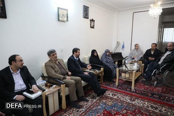 دیدار استاندار همدان با خانواده شهید «سنایی» + تصاویر