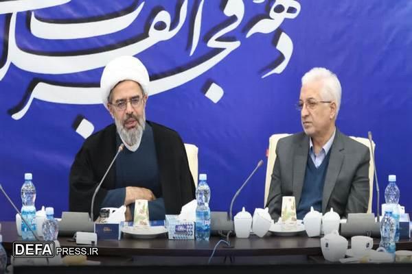 مردم علی‌رغم همه مشکلات، پای انقلاب و نظام اسلامی هستند