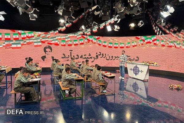 اجرای گروه‌های هنری در «همشاگردی سلام» در دهه فجر