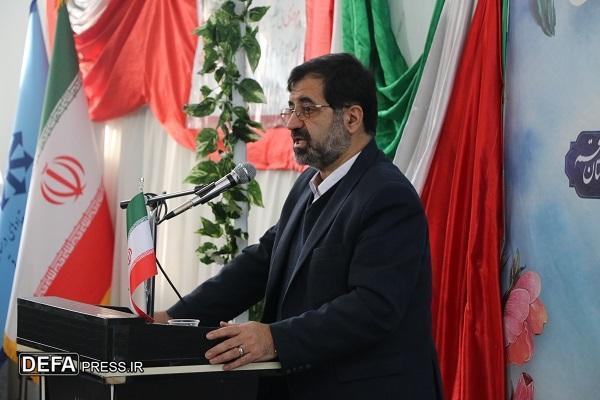 معلمان عوامل شکل‌گیری انقلاب را برای دانش آموزان تبیین کنند