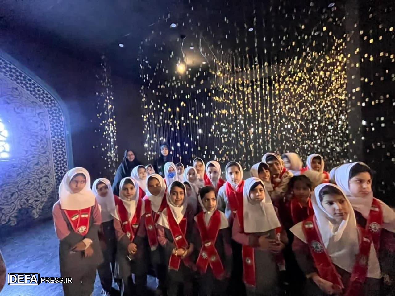 جشن تکلیف متفاوت دختران یزدی با حال و هوای دفاع مقدس +تصاویر