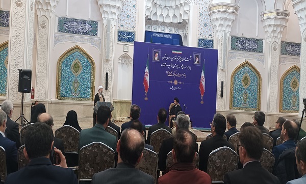 نسل جوان در پی دست یافتن به این سوال هستند که چرا ما انقلاب کردیم