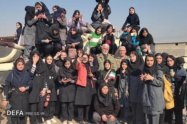 دومین تور گردشگری دفاع مقدس ایام‌الله فجر در خوزستان برگزار شد+ تصاویر