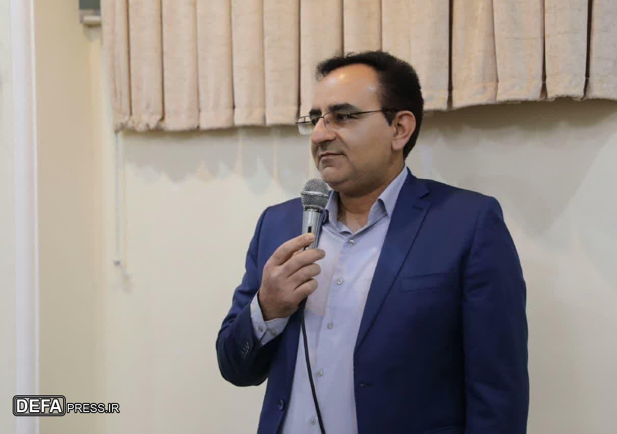 ایثارگران و جانبازان را به‌عنوان الگو در جامعه معرفی کنیم