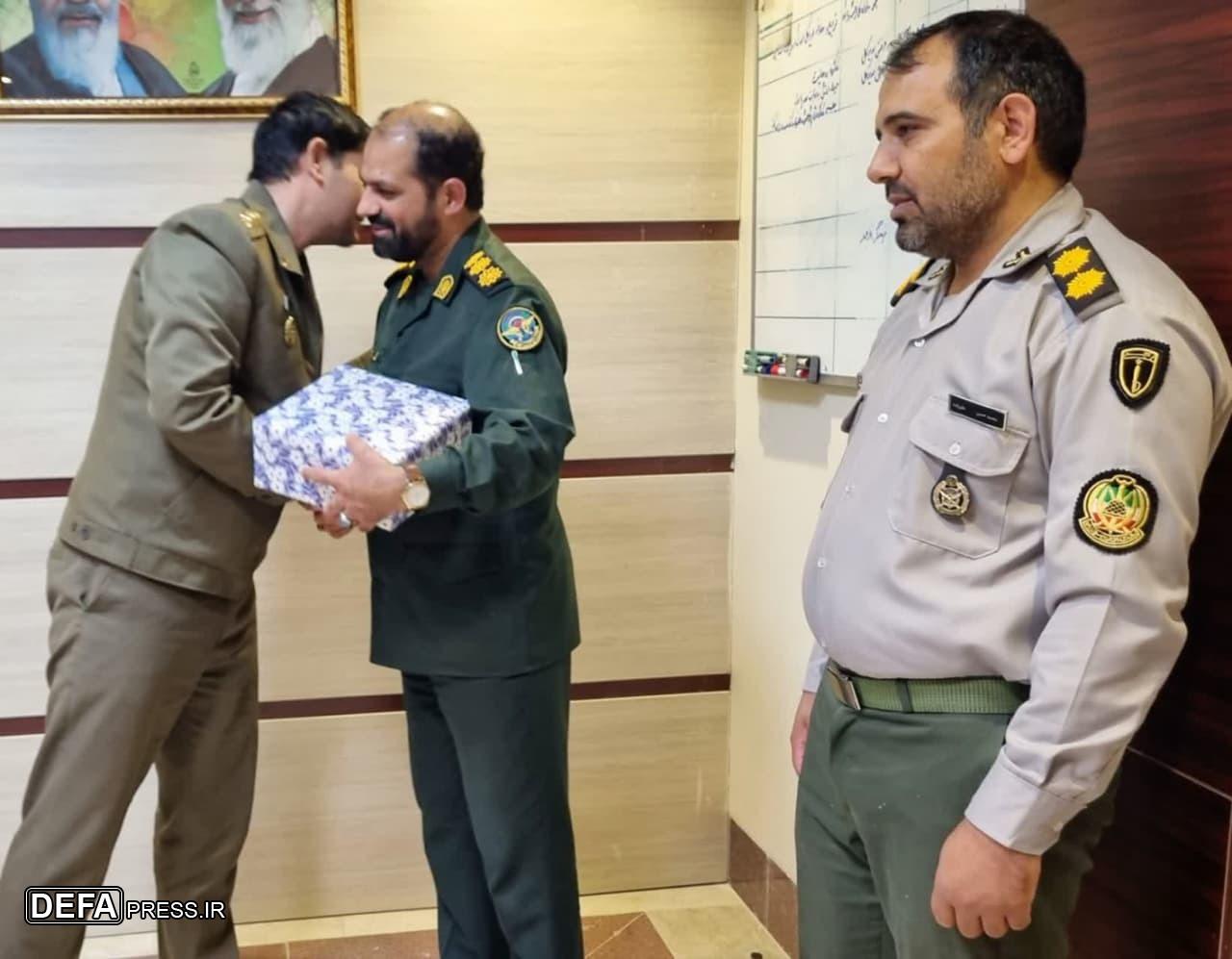 دیدار نمایندگی نیروی زمینی ارتش استان یزد با مدیرکل حفظ آثار به مناسبت پاسداشت روز پاسدار+تصاویر دیدار نمایندگی نیروی زمینی ارتش استان یزد با مدیرکل حفظ آثار به مناسبت پاسداشت روز پاسدار+تصاویر