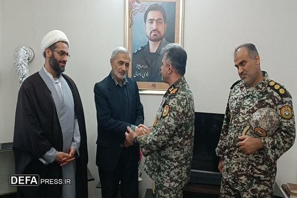دیدار فرمانده پدافند هوایی مازندران با خانواده شهید «هادی باغبانی»