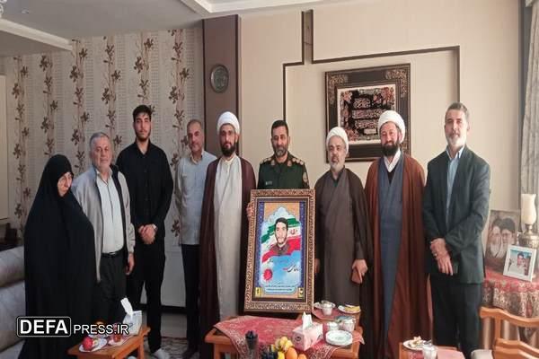 دیدار مدیر کل حفظ آثار وارزشهای دفاع مقدس استان گلستان با خانواده شهید
