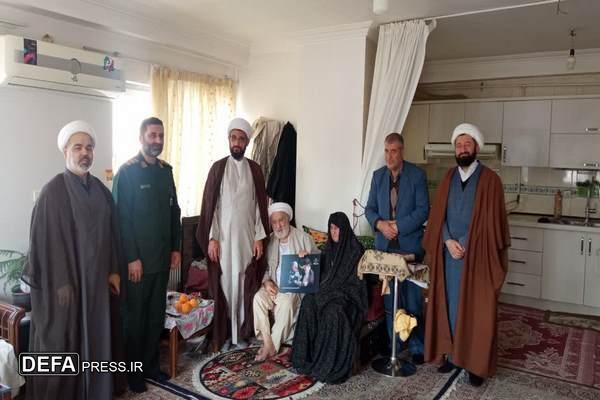 دیدار مدیر کل حفظ آثار وارزشهای دفاع مقدس استان گلستان با خانواده شهید شریعتی دیدار مدیر کل حفظ آثار وارزشهای دفاع مقدس استان گلستان با خانواده شهید شریعتی