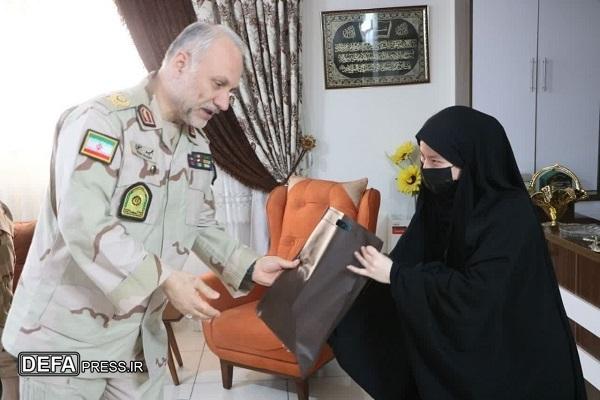 دیدار فرمانده مرزبانی خراسان رضوی با ۲ جانباز فراجا در مشهد+ تصاویر