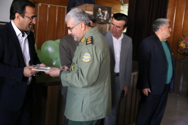 تجلیل از مدیرکل حفظ آثار دفاع مقدس کهگیلویه و بویراحمد به مناسبت روز جانباز