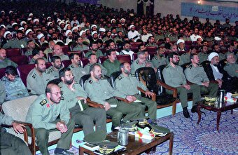 عکس کمتر دیده‌شده از فرماندهان سپاه در دهه ۷۰+ اسامی