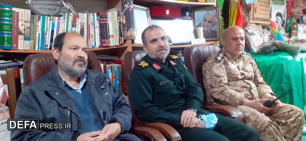 بازدید فرمانده تیب زرهی ۲۱ امام رضا (ع) نیشابور از نمایشگاه «سنگر شهدا»+ تصاویر