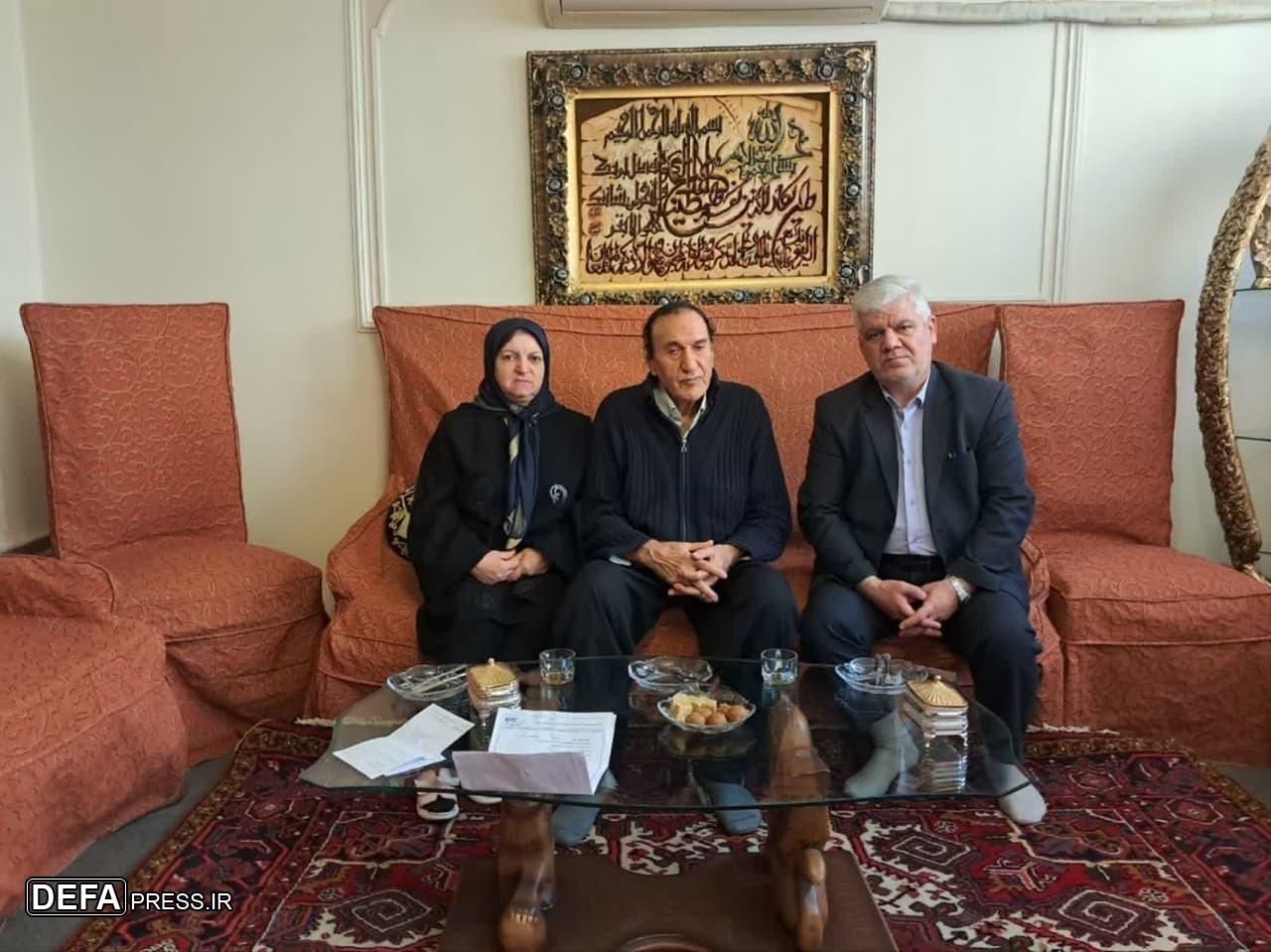 دیدار معاون تعاون و درمان بنیاد تبریز با سه پدر شهید در تبریز
