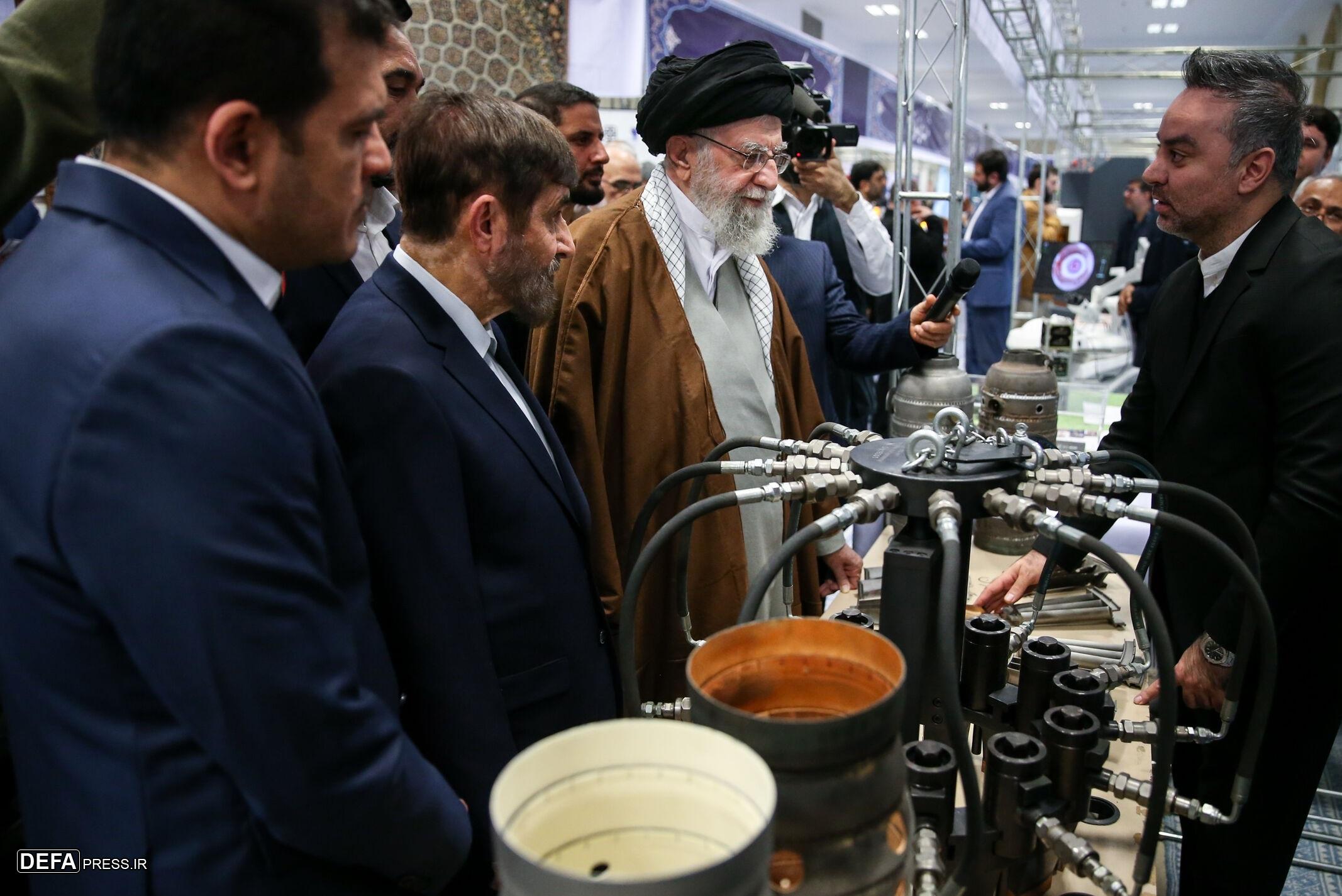 بازدید امام خامنه‌ای از نمایشگاه دستاوردها و توانمندی‌های بخش خصوصی