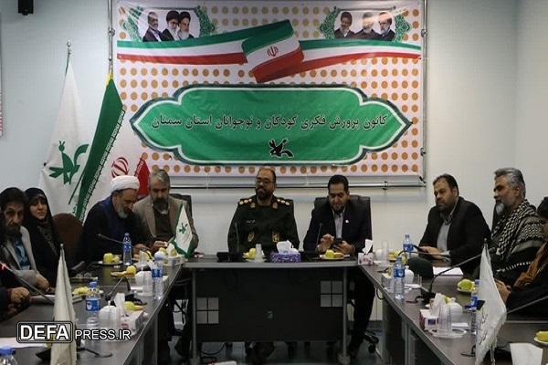 شهدای انقلاب اسلامی و جنگ تحمیلی قهرمانان واقعی تاریخ ایران هستند