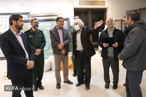 مدیران فرهنگی کرمان با هنرمندان نقش‌آفرین در دوران انقلاب دیدار کردند