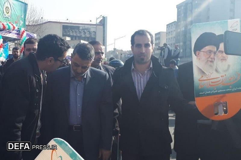 حضور فرمانده کل ارتش در راهپیمایی ۲۲ بهمن