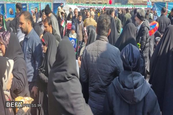 راهپیمایی ۲۲ بهمن با حضور اقشار مختلف مردم اصفهان برگزار شد