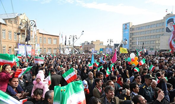 فیلم/ جشن مردمی چهل و ششمین سالگرد انقلاب/ یک ۲۲ بهمن شرافتمند