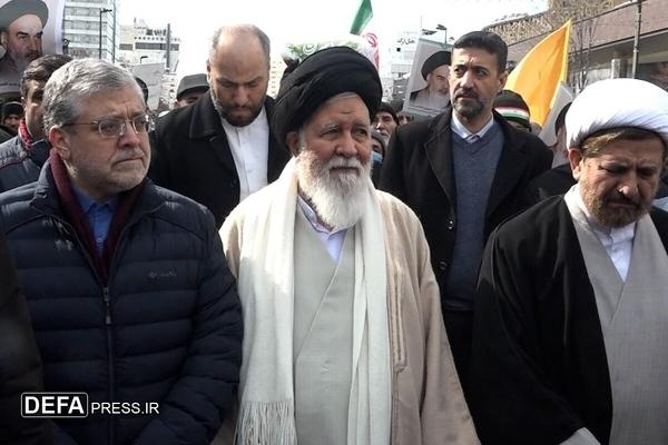 آیت‌الله علم‌الهدی: حرف‌های رئیس‌ جمهور آمریکا بلوف و توخالی است