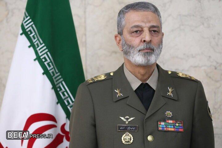 فرمانده کل ارتش درگذشت پدر امیر دریادار ایرانی را تسلیت گفت