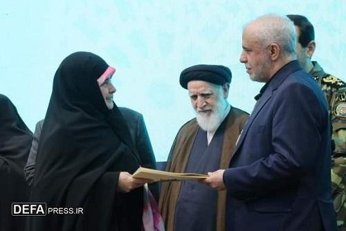 تجلیل از برگزیدگان مسابقات سراسری قرآن کریم ویژه خانواده شهدا و ایثارگران