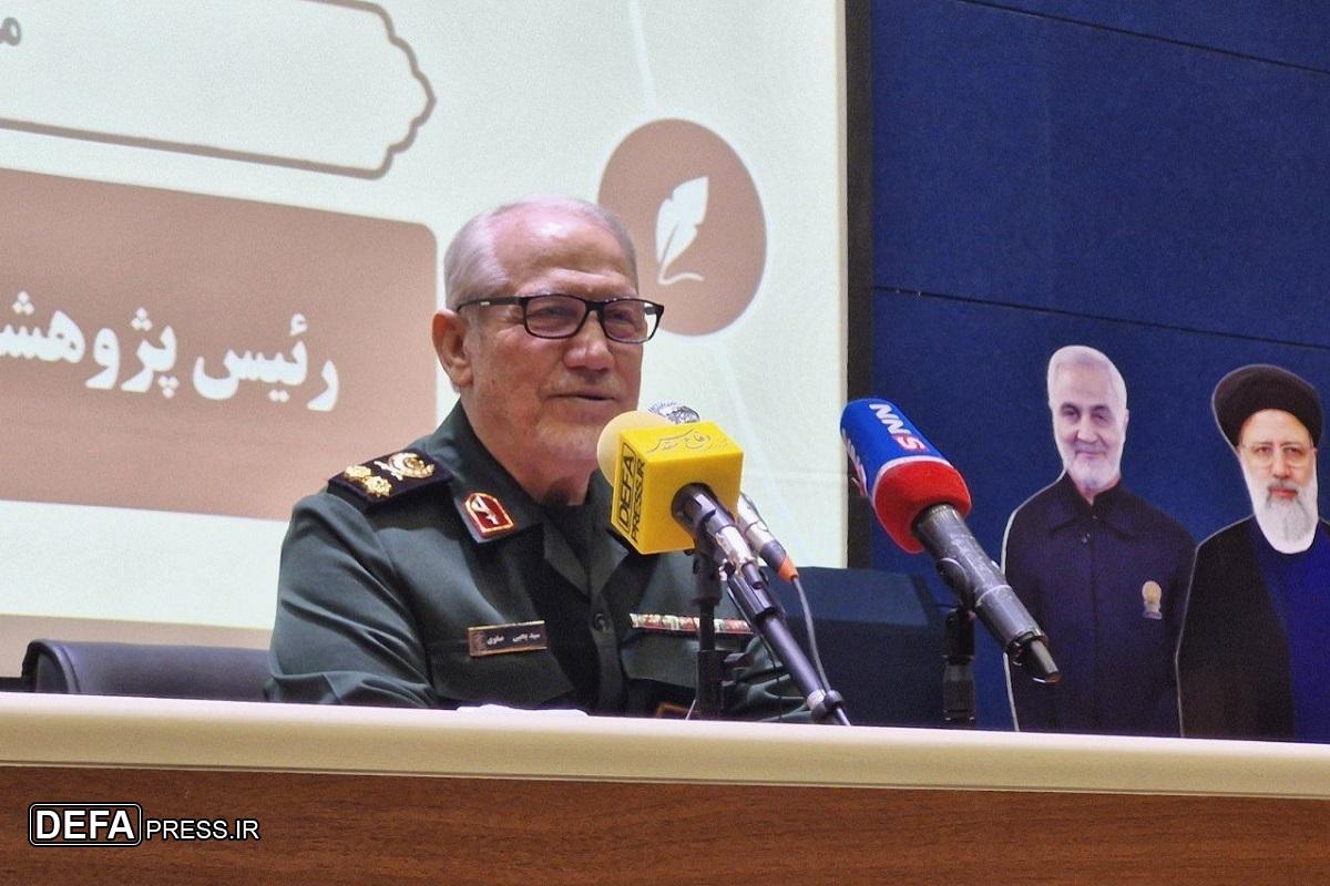 سرلشکر صفوی: دشمن دنبال معادلاتی جهانی برای تضعیف انقلاب اسلامی است
