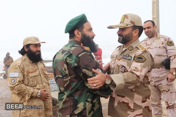 گفت‌وگوی مرزی فرمانده هنگ مرزی تایباد با کمیسار درجه ۱ افغانستان+ تصاویر 